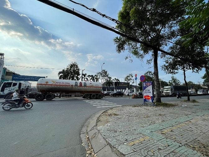 Biệt thự MT lô F đường Lê Thị Riêng 7x20m , 3 lầu + hầm, giá 30 triệu