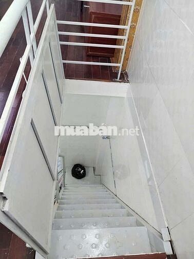 Bán nhà ngay Trung Tâm.Q.6. Cách mặt tiền đường hậu Giang vài căn