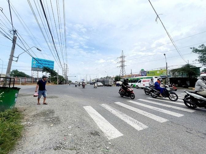 🔥 HÀNG ĐẸP BẾN LỨC – MẶT TIỀN 4 LÀN – GIÁ CHỦ HẠ SỐC! KHÔNG XEM LÀ MẤ