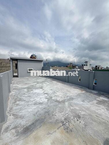 Bán nhà 3.5 tầng khu phố chợ Sơn Trà sát biển, đường Phùng Tá Chu