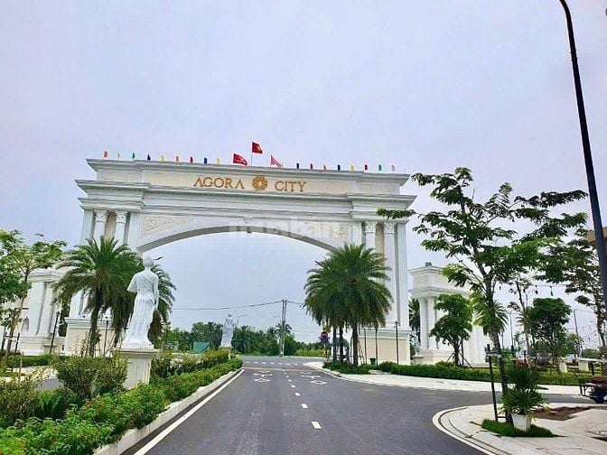 Chỉ 2,4 tỷ sở hữu ngay biệt thự 3 lầu Agora city bên trong khu hành ch