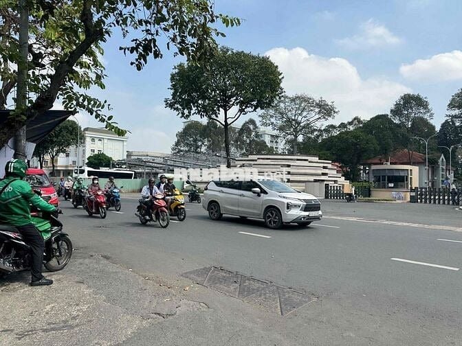 NHÀ 5 TẦNG. 125M2 NGANG 5,2M NỞ HẬU 7M. HXH SÁT MT.GẦN BV 175. 100TR/M