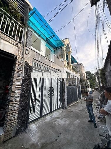 Bán nhà trung tâm Phường Dĩ An hẻm xe hơi tiện ích xung quanh