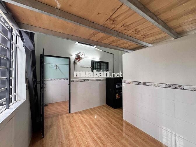 CHO THUÊ PHÒNG TRỌ GIÁ RẺ – GÁC CAO–CÓ CỬA SỔ TRỜI– NGAY AEON TÂN PHÚ