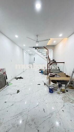 Bán nhà trung tâm Phường Dĩ An hẻm xe hơi tiện ích xung quanh