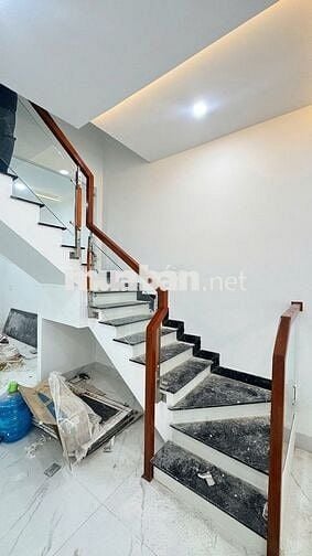 Bán nhà trung tâm Phường Dĩ An hẻm xe hơi tiện ích xung quanh