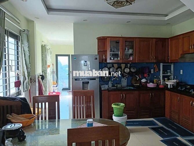 Giảm tiếp còn 5 Tỷ, Bán Nhà 2 Tầng Tr. Tâm Dĩ An, Đường 6m, 4PN,100m²