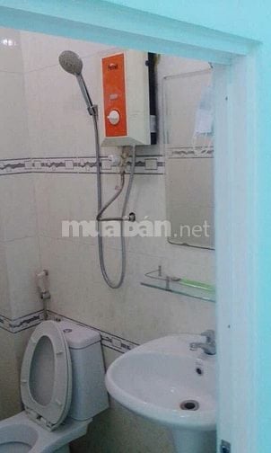 Phòng cho nữ thuê trong nhà nguyên căn ngay chợ Bàn Cờ.