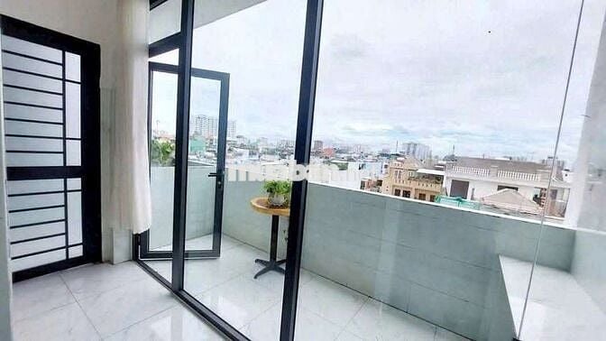 PHÒNG BAN CÔNG VƯỜN LÀI GẦN ĐẠI HỌC VĂN HIẾN