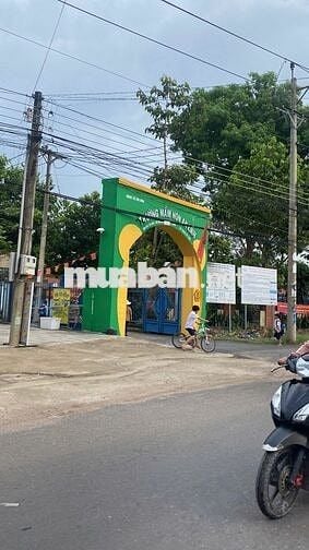 BỂ NỢ bán gấp căn nhà ngay TRƯỜNG HỌC DT 710m2 Chỉ 650tr Công Chứng