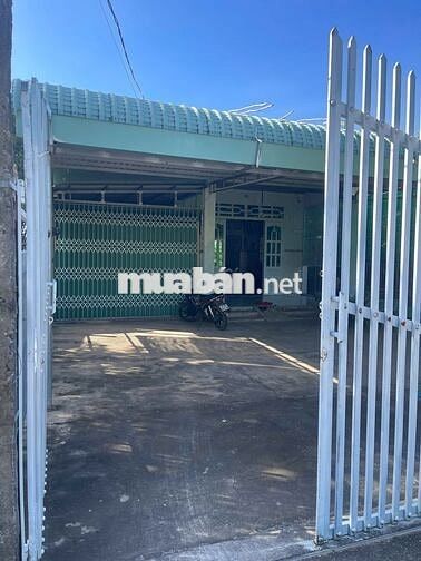 BỂ NỢ bán gấp căn nhà ngay TRƯỜNG HỌC DT 710m2 Chỉ 650tr Công Chứng