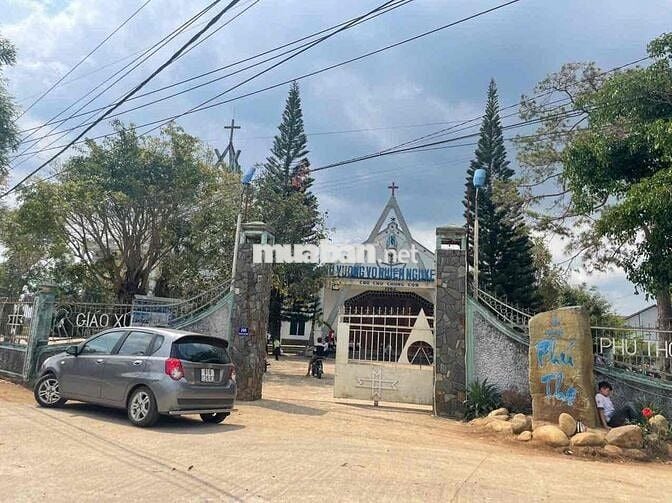 Đất hẻm Nguyễn Văn Nghi, sau lưng trường học