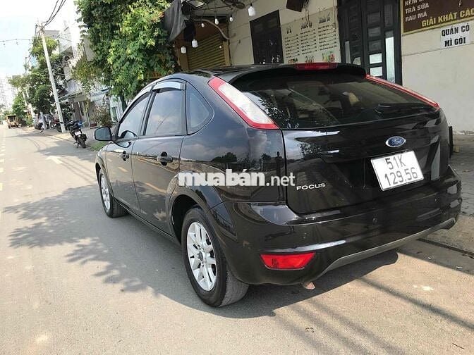 Ford Focus 2010 tự động