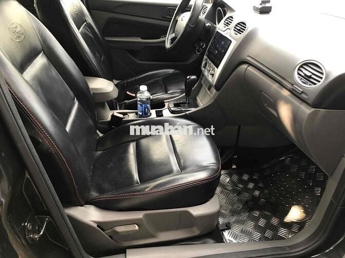 Ford Focus 2010 tự động