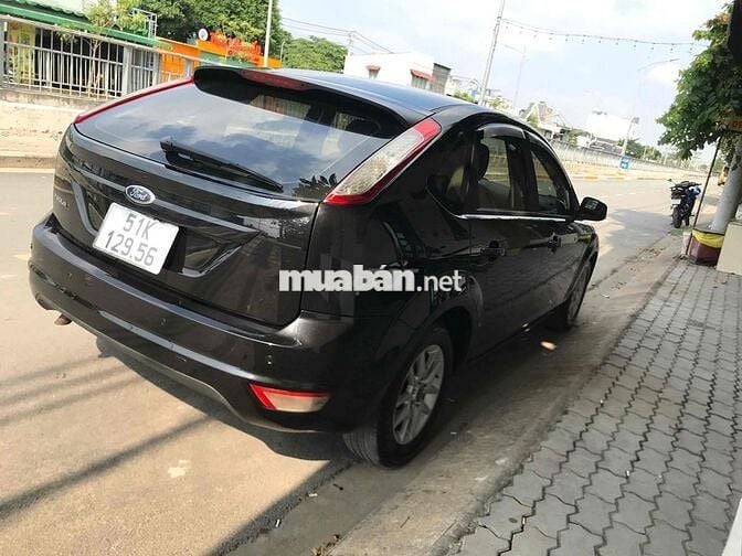 Ford Focus 2010 tự động