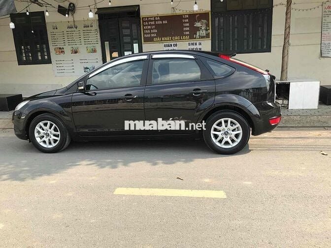Ford Focus 2010 tự động