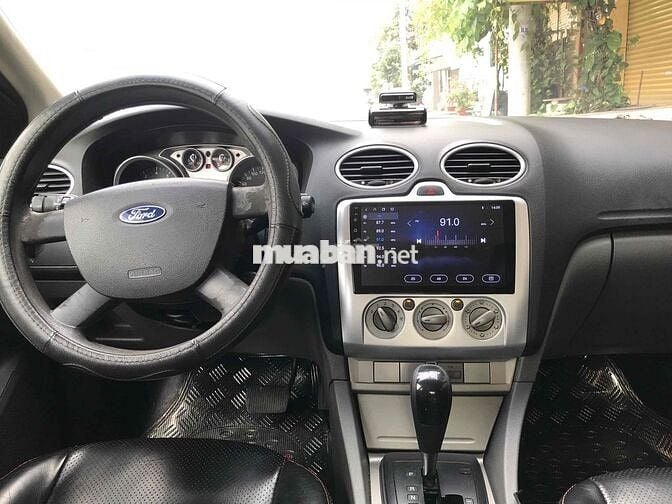 Ford Focus 2010 tự động