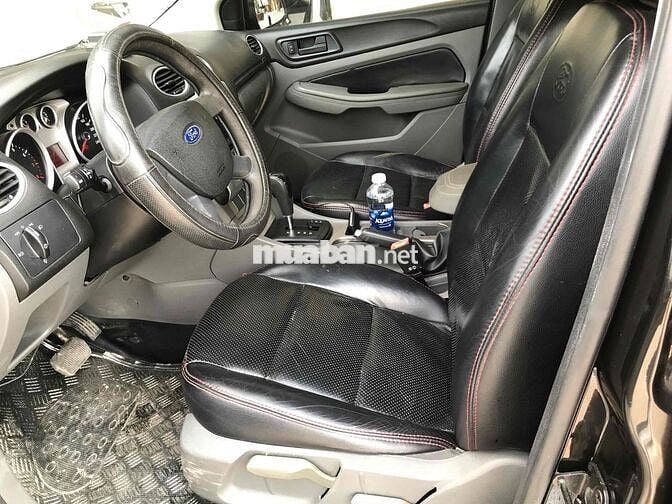 Ford Focus 2010 tự động