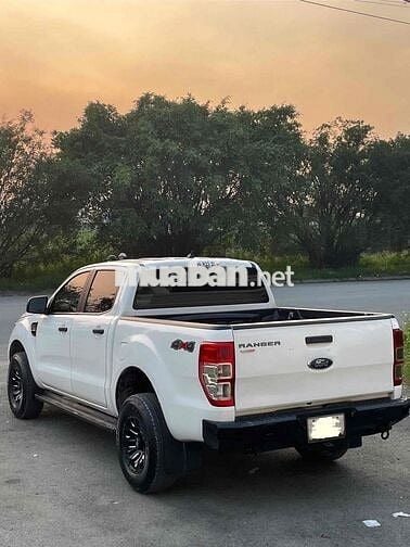Ford Ranger 2.2 Trắng 5 chỗ