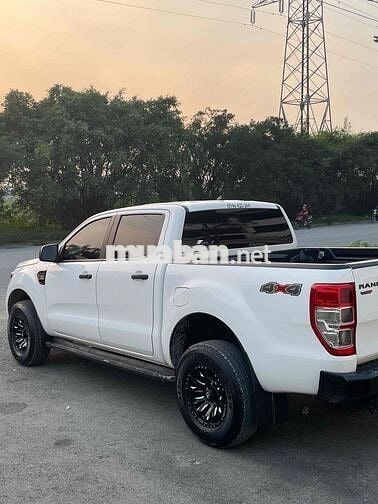 Ford Ranger 2.2 Trắng 5 chỗ