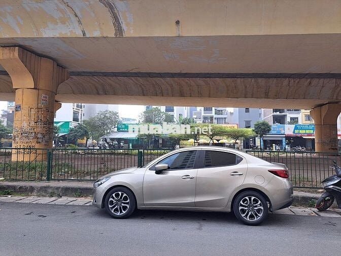 Mazda 2 Vàng cát