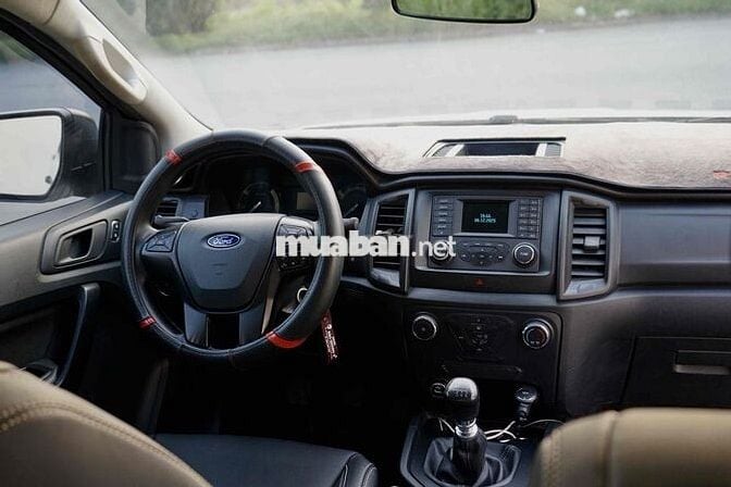 Ford Ranger 2.2 Trắng 5 chỗ