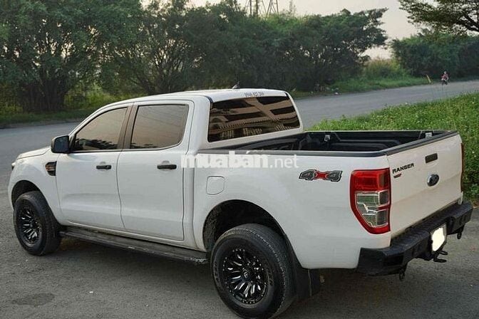 Ford Ranger 2.2 Trắng 5 chỗ