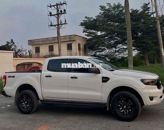 Ford Ranger 2.2 Trắng 5 chỗ