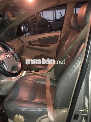 Toyota Innova Bạc 7 chỗ