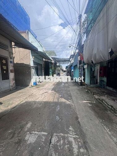 KẸT TIỀN CẦN BÁN GẤP NHÀ CẤP 4 VÀ 2 PHÒNG TRỌ PHÍA SAU