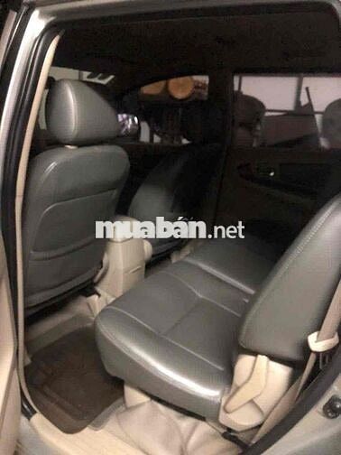 Toyota Innova Bạc 7 chỗ