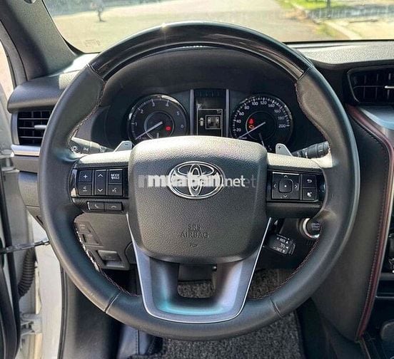 Bán Toyota Fortuner Legender 2022 4x2 siêu lướt