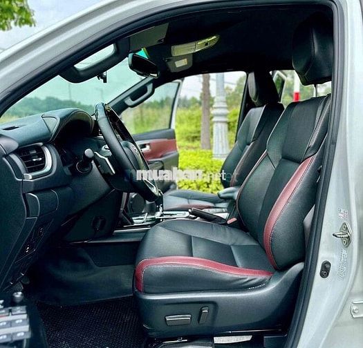 Bán Toyota Fortuner Legender 2022 4x2 siêu lướt