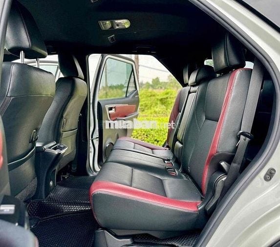 Bán Toyota Fortuner Legender 2022 4x2 siêu lướt