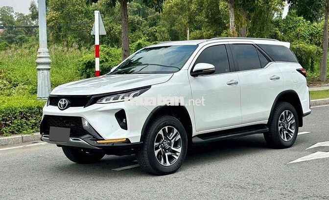 Bán Toyota Fortuner Legender 2022 4x2 siêu lướt