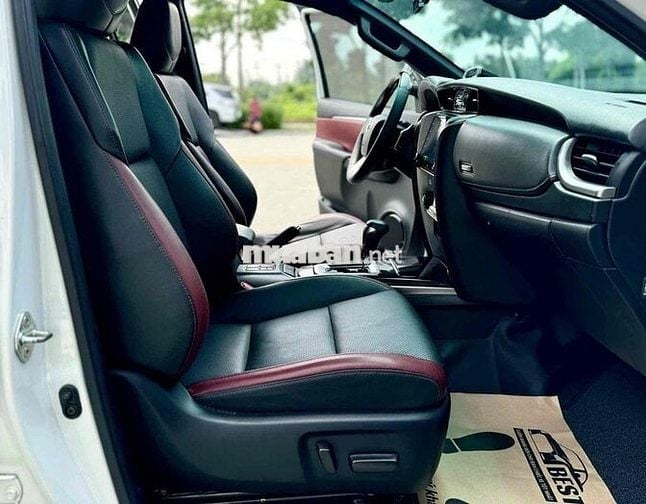 Bán Toyota Fortuner Legender 2022 4x2 siêu lướt