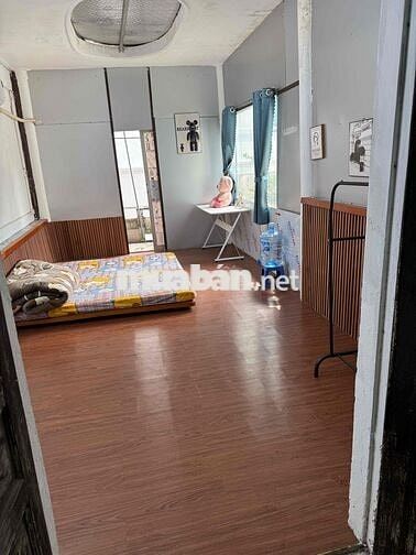 phòng trọ cách chợ Long Biên 300m