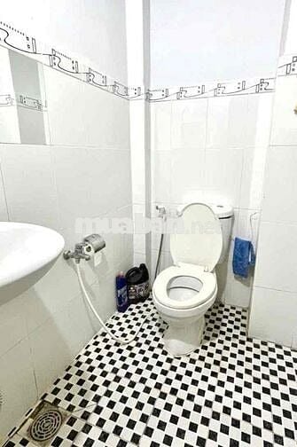 Phòng trọ đẹp cửa sổ lớn, máy lạnh, wc riêng