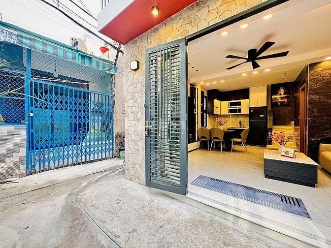 Cô chú nhà bán gấp đ. Thành Thái P.12 Q10 giá chỉ 2 tỷ 350tr/ 62m2