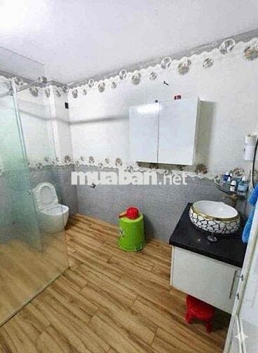 NHÀ ĐƯỜNG THÔNG HẺM 102 NGUYỄN TẤT THÀNH