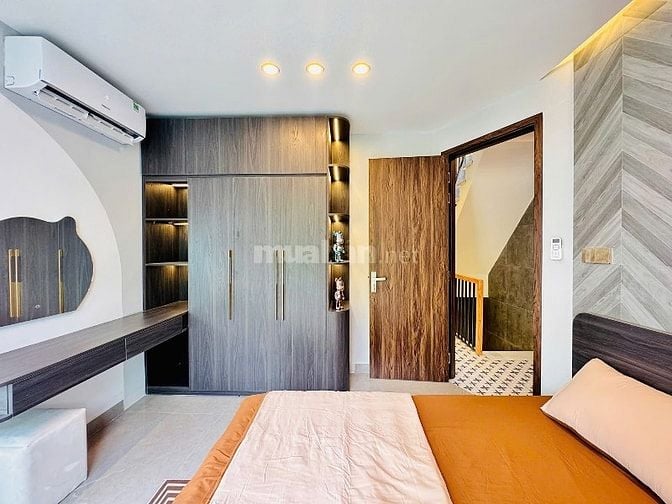 Cô chú nhà bán gấp đ. Thành Thái P.12 Q10 giá chỉ 2 tỷ 350tr/ 62m2