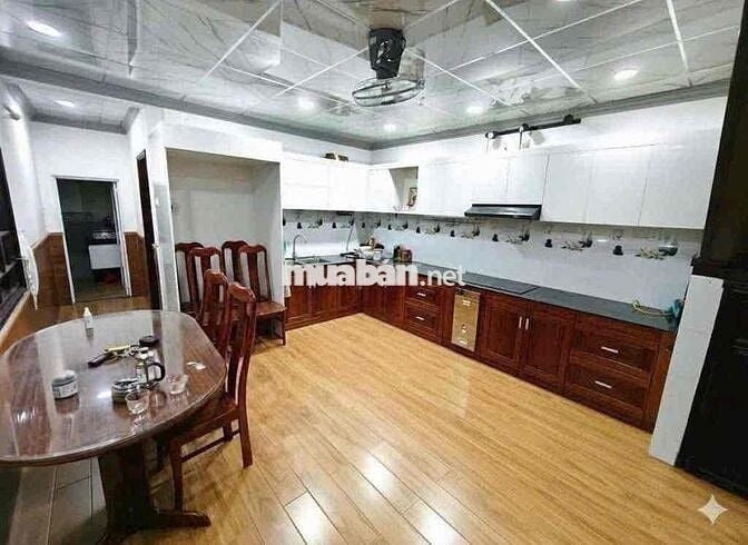 NHÀ ĐƯỜNG THÔNG HẺM 102 NGUYỄN TẤT THÀNH