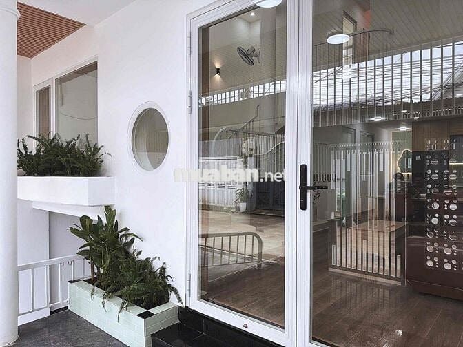 NHÀ FULL NỘI THẤT HẺM 102 NGUYỄN TẤT THÀNH