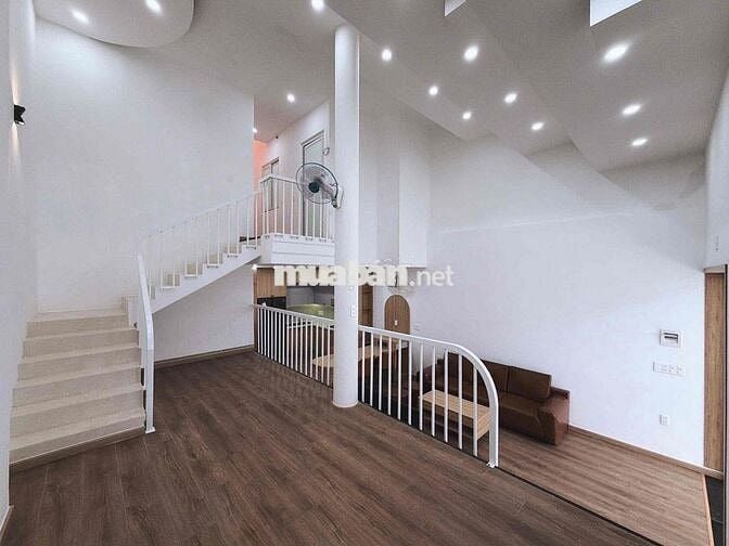 NHÀ FULL NỘI THẤT HẺM 102 NGUYỄN TẤT THÀNH