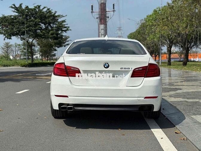 BMW 5 Series 2011 528i - 130000 km