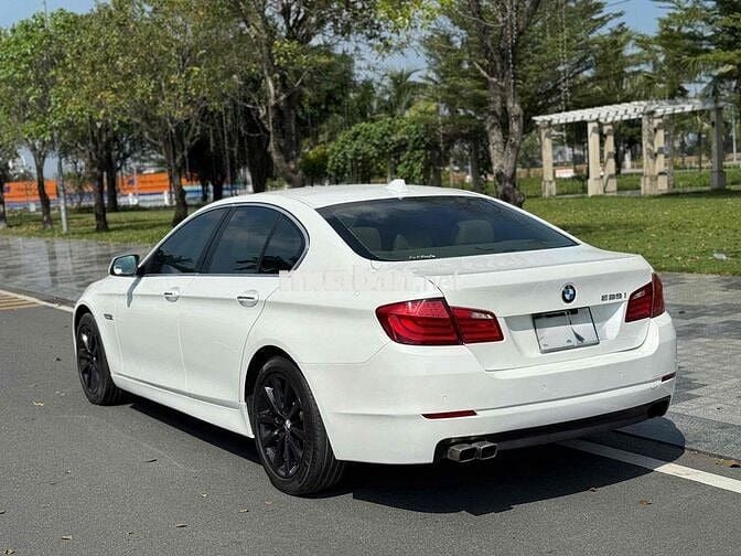 BMW 5 Series 2011 528i - 130000 km