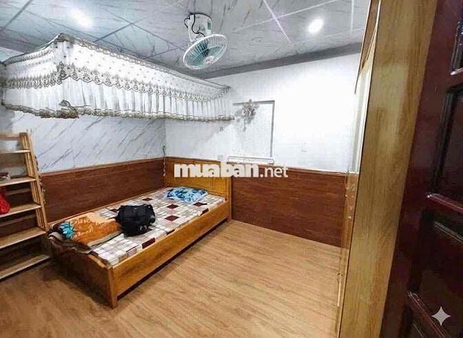 NHÀ ĐƯỜNG THÔNG HẺM 102 NGUYỄN TẤT THÀNH