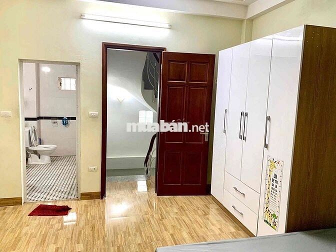 Nhà 5 tâng phố Yên Phúc. 10m ô tô. ngõ thông tứ tung