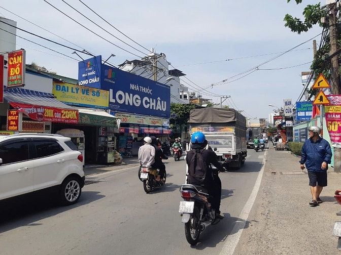 Bán nhà mặt tiền Đỗ Xuân Hợp tiện kinh doanh buôn bán đa nghành nghề.