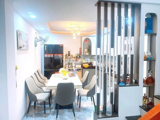 BÁN NHÀ ĐẸP ĐƯỜNG NGUYỄN TRỌNG TUYỂN QUẬN PHÚ NHUẬN 